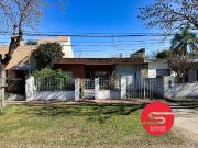 Casa en venta Fisherton 2 dormitorios con patio y parrillero