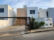 Casa en venta FLORA con amplio terreno, en Dzityá,...