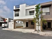 Casa En Venta, Fracc. Arbórea Sector Linneo, García,...