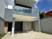 Casa en venta Fracc. La Finca con recámara en planta baja