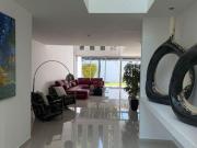 CASA EN VENTA FRACC LA JOYA A 2 CUADRAS DE LA RECTA A...