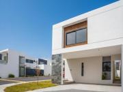 Casa en venta, Fracc. Lomas de la Rioja. Riviera...