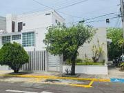 Casa en Venta | Renta ubicada en esquina ideal para...