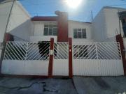 Casa en venta, Fracc. Vista Alegre, a unas calles de CU