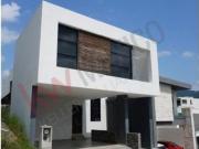 CASA EN VENTA FRACCIONAMIENTO ÁLAMO SUR