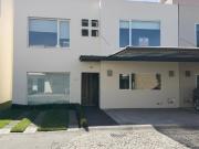CASA EN VENTA FRACCIONAMIENTO BOSQUES DE SAUCES,...