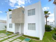 Casa en Venta, Fraccionamiento con Vigilancia y Alberca...