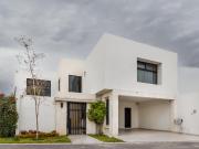 CASA EN VENTA Fraccionamiento El Cortijo Residencial Las...