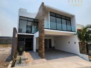 Casa en Venta Fraccionamiento Lomas de la Rioja Frente...