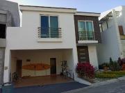 Casa en Venta Fraccionamiento Los Milagros de Valle Alto