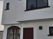 Casa en VENTA fraccionamiento Lugano atrás de Hacienda...