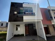 CASA EN VENTA FRACCIONAMIENTO MADEIRAS COTO PAROTA