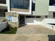 Casa en VENTA fraccionamiento Paseo del Parque en Tres...