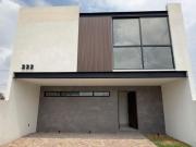 Casa en VENTA fraccionamiento privado BOSQUES