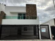 Casa en Venta Fraccionamiento Privado La Perla, Zona Sur...