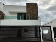 Casa en Venta Fraccionamiento Privado La Perla, Zona Sur...