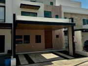 Casa en Venta, 4 Recamaras, 3 Niveles, Alberca, R?o...