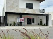 Casa en Venta frente a área verde y cocina integral en...