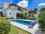 Casa en venta frente a campo de Golf con alberca, precio...