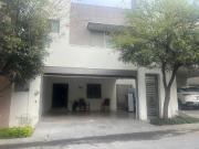 CASA EN VENTA FRENTE A PARQUE EN CUMBRES SAN AGUSTIN...