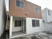 Casa en Venta frente a parque en las Lomas, en Pivada