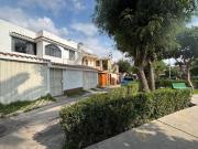 CASA EN VENTA FRENTE A PARQUE IDEAL PARA NEGOCIO Y VIVIENDA