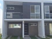 CASA EN VENTA FRENTE AL BOSQUE DE LA PRIMAVERA