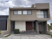 Casa en Venta Frente al Campo de Golf en Zirándaro, San...