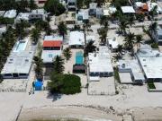 CASA EN VENTA FRENTE AL MAR EN LA PLAYA DE CHELEM,...