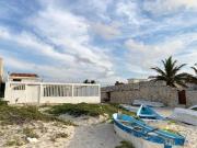 Casa en venta, frente al mar, esquina, a 1 cuadra del...