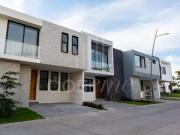 CASA EN VENTA FRENTE AL PARQUE METROPOLITANO RINCONADA...