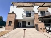 Casa en venta, frente ?rea verde, en esquina Area...