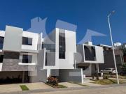 Casa en Venta, Galerias Santa Anita, Tlajomulco de...