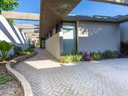 CASA EN VENTA GONNET 3 DORMITORIOS ENTRE CAMINOS