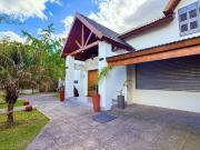 CASA EN VENTA GONNET 3 DORMITORIOS PILETA