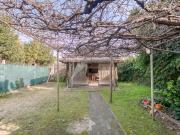 CASA EN VENTA GONNET. 3 DORMITORIOS Y PARQUE