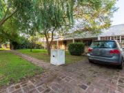 CASA EN VENTA GONNET 4 DORMITORIOS CON GRAN LOTE