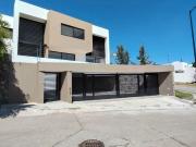 CASA EN VENTA GRAN JARDIN EN ESQUINA