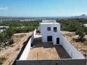 Casa en venta gran terreno a 10min de Marina detrás...