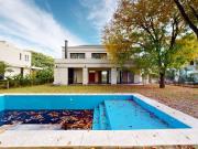 Casa en venta Grand Bell. 4 dormitorios y pileta