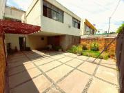 CASA EN VENTA GUADALAJARA CON MUCHO ESTACIONAMIENTO...