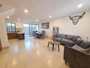 Casa en venta con roof y 3 recámaras en Bosques del...