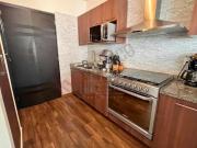 Casa en Venta Iluminada y espaciosa con 3 pisos y un...