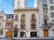 Casa en venta. Imponente Petit Hotel de 4 plantas....