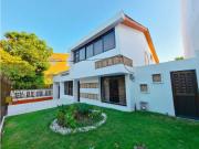 Casa En Venta Independiente Barrio Santa Monica En...