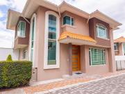 CASA EN VENTA INDEPENDIENTE NO ADOSADA SEMINUEVA