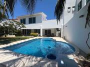 Casa en Venta Isla Dorada en canal con muelle