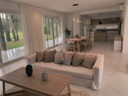 CASA EN VENTA EN PINAMAR SOBRE ISLA DEL GOLF