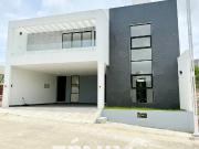 Casa en venta: Jardín, recámara en planta baja y...