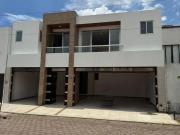 CASA EN VENTA JARDINES DE ZAVALETA MUY AMPLIA